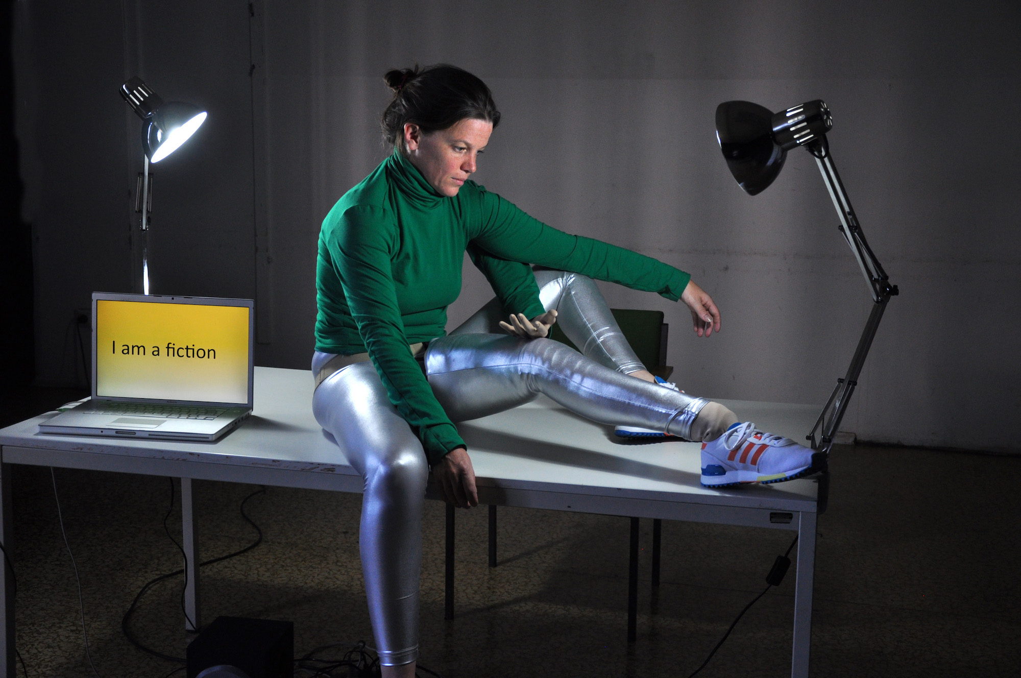 Ein Laptop als Tanz­partner: Colette Sadlers „Notebook-Series“ kommt auf der Tanznacht zur Berlin-Premiere – Foto: Philine Rinnert