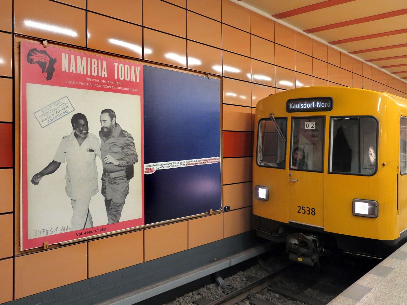 Laura Horelli: Namibia Today, 2017. NGBK, U-Bahnhof Schillingsstraße. Foto: Nihad Nino Pusija