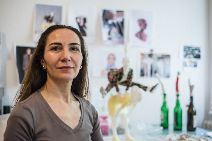 Mehtap Baydu in ihrem Kreuzberger Atelier. Foto: F. Anthea Schaap