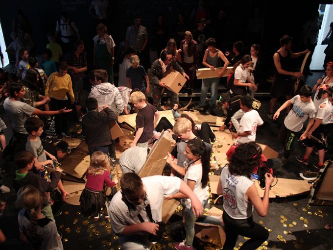 „Werkstatt der Zerstörung“: Der Beginn von etwas ganz Neuem? – Foto: Fundus Theater